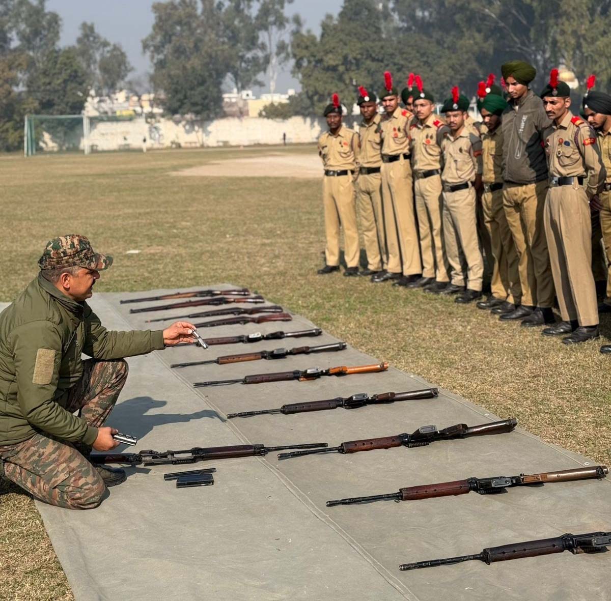 एनसीसी आर्मी विंग ने पटेल कॉलेज में एक दिवसीय हथियार प्रशिक्षण शिविर का आयोजन किया